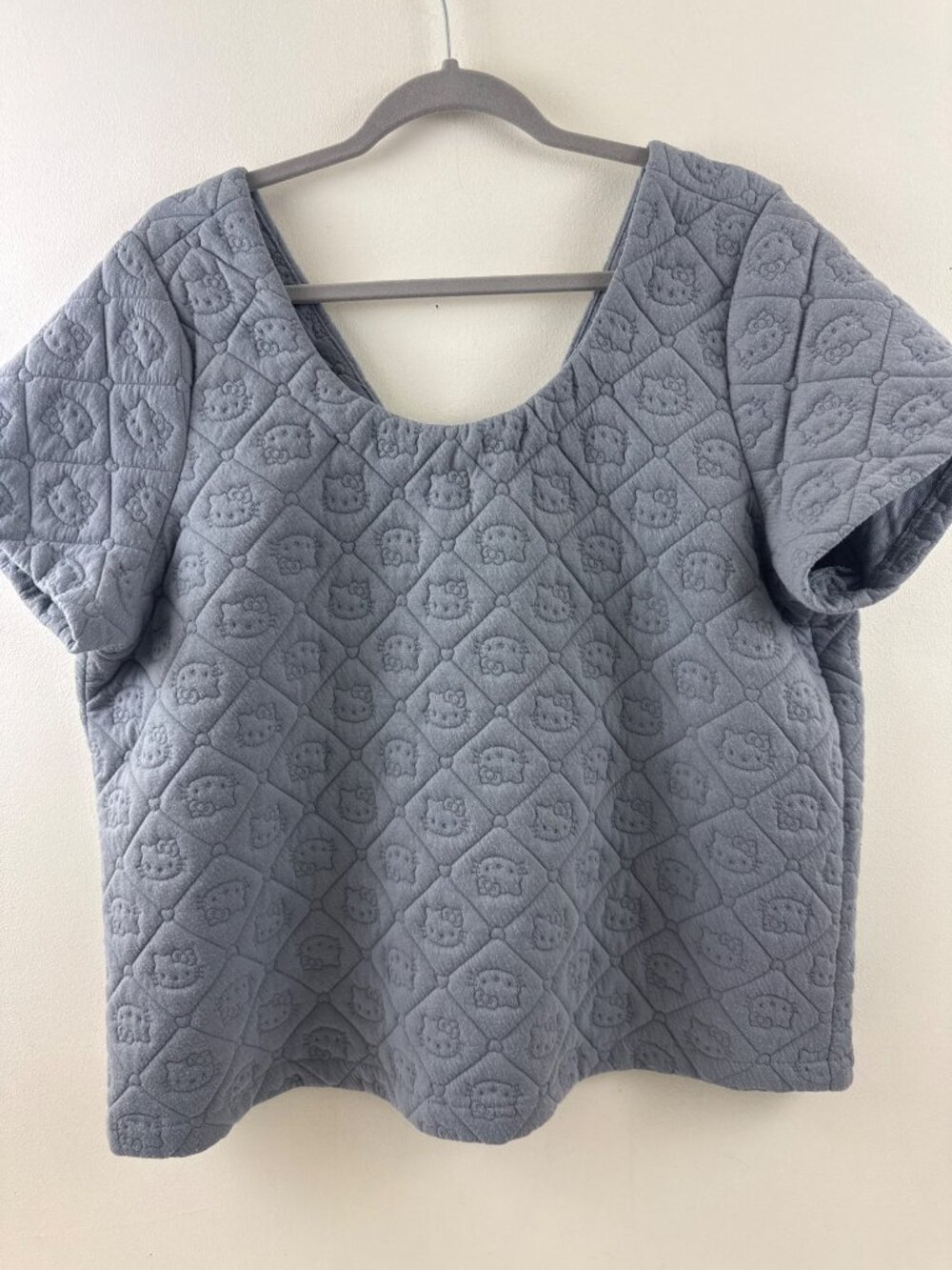Hello Kitty Quilted Gray Top With Bow Closures & Open Back Torrid Size 2 Cute &
